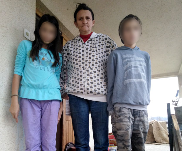 “Сада зиму чекамо безбрижнији”: У дом породице Вучићевић стигли одећа, намирнице, пет кубика дрва, а измирен им и дуг за струју од 12.000 динара